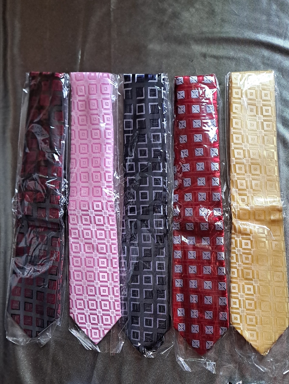 Men's Geometric Pattern Necktie - Assorted Colors 100% Polyester - Picture 3 of 11